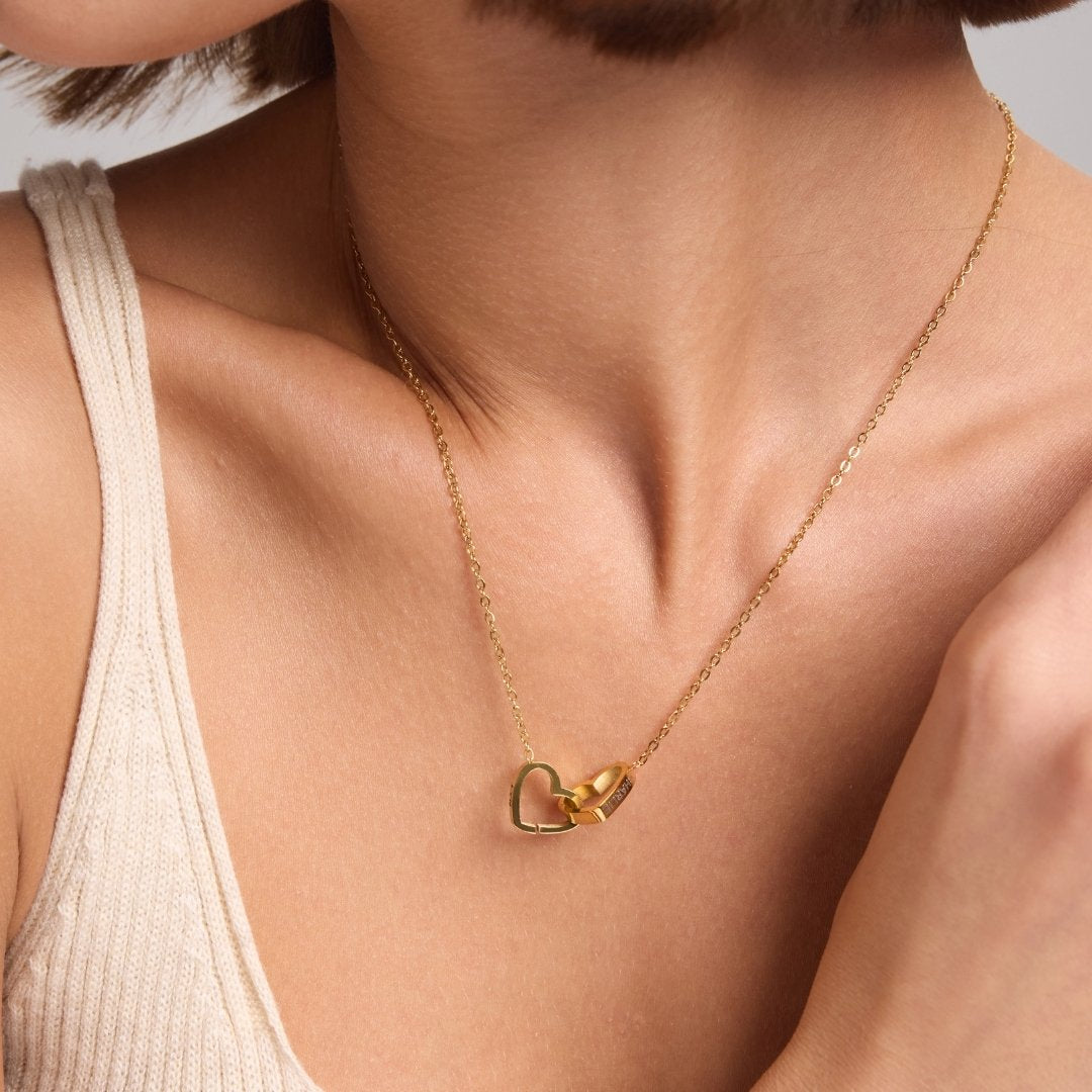 To The Best Mum In The World – Interlocking Hearts Name Necklace